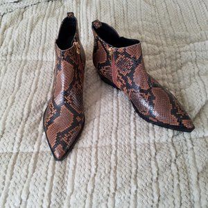 Marc Fisher Woman's 8m low boots NWT